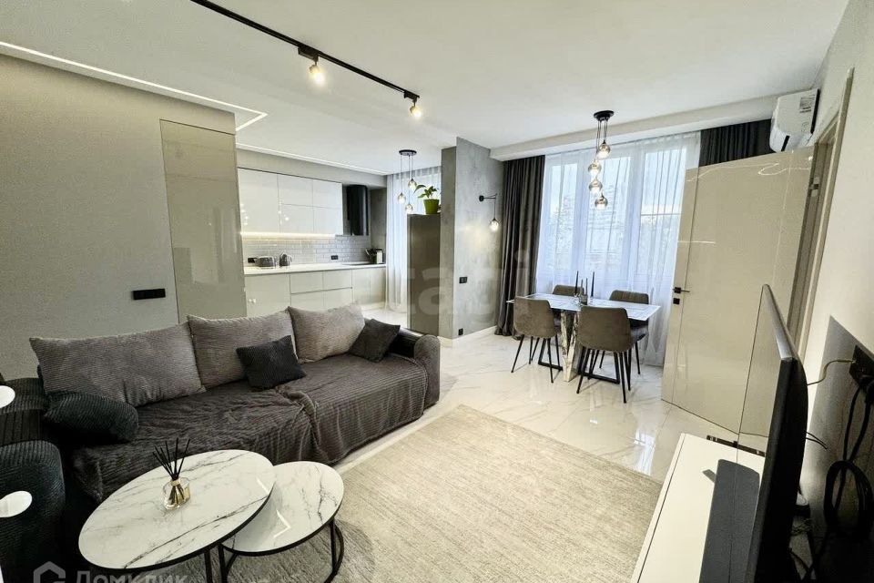 Продаётся 2-комнатная квартира, 65.8 м²
