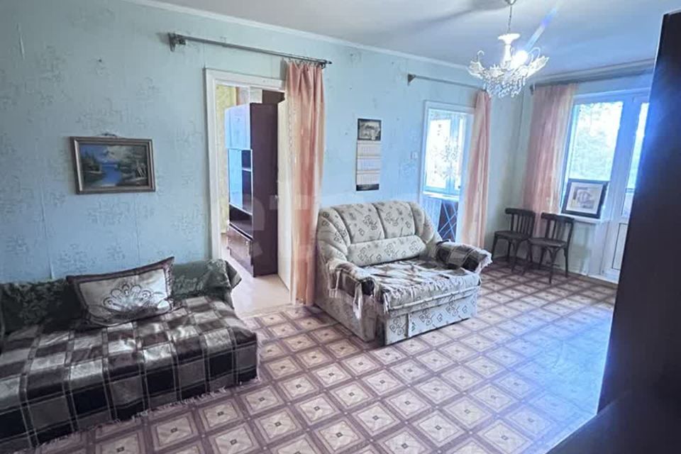 Продаётся 4-комнатная квартира, 61.5 м²