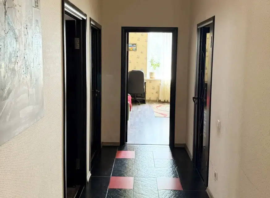 Продаётся 3-комнатная квартира, 124.8 м²