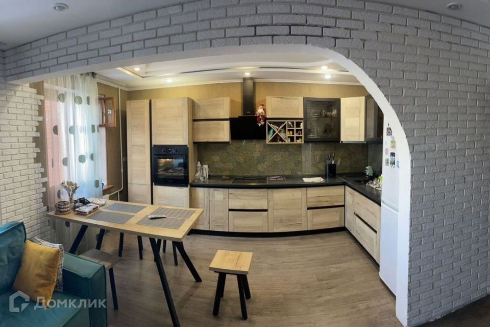 Продаётся 4-комнатная квартира, 93 м²