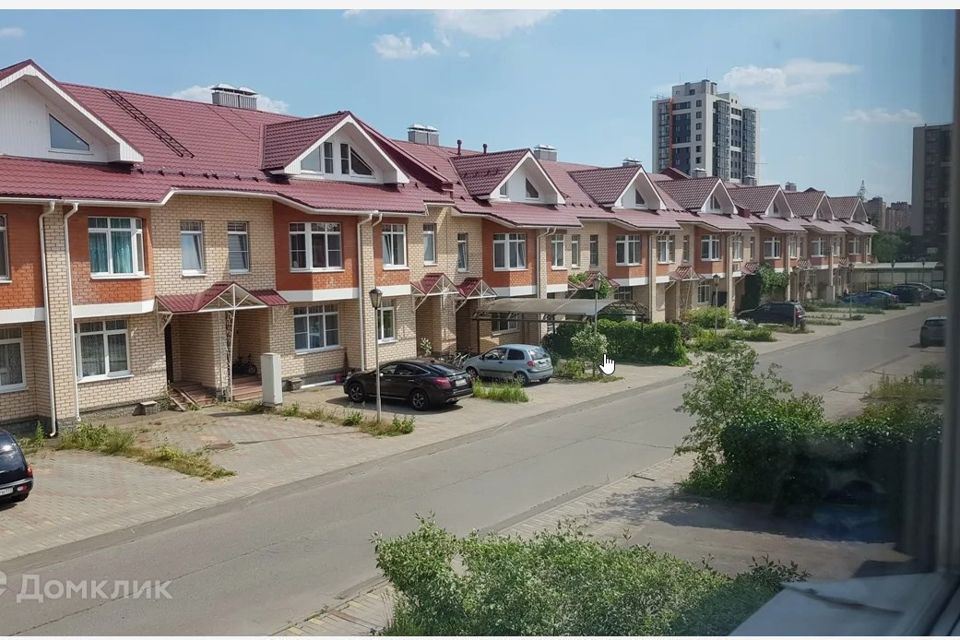 Продаётся 5-комнатная квартира, 200 м²