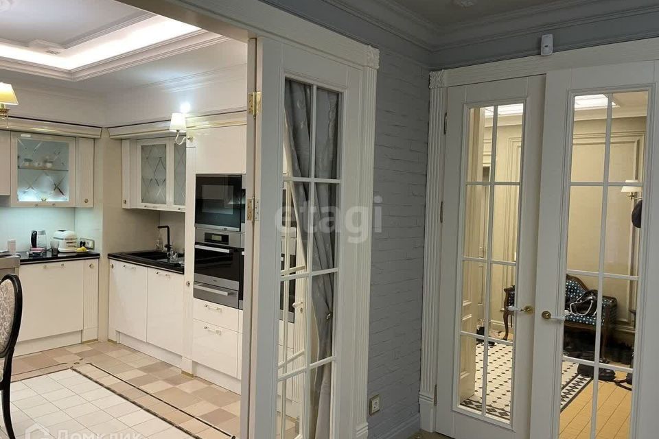 Продаётся 5-комнатная квартира, 158 м²