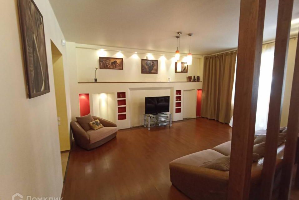 Сдаётся 4-комнатная квартира, 135 м²