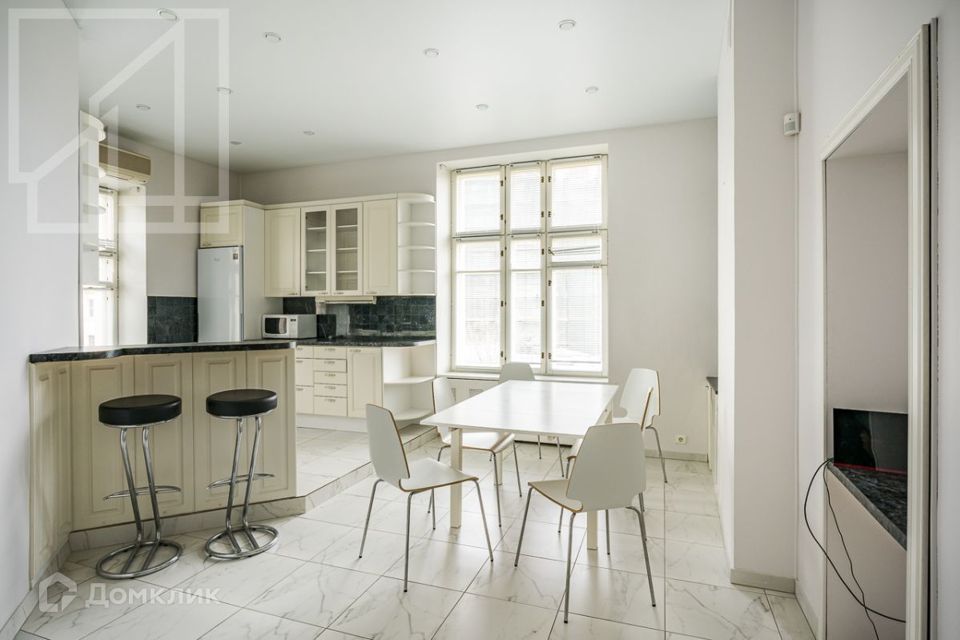 Сдаётся 5-комнатная квартира, 190 м²
