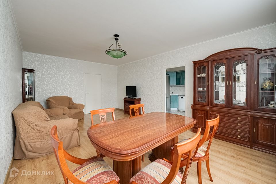 Продаётся 4-комнатная квартира, 157 м²