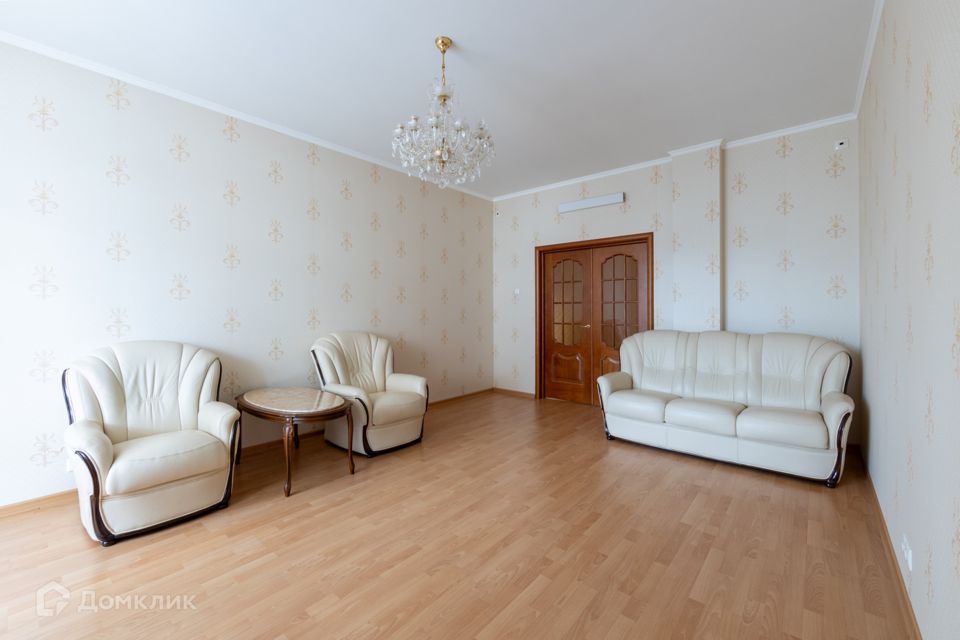 Продаётся 3-комнатная квартира, 124 м²