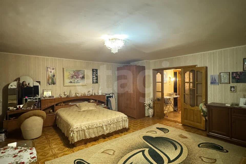 Продаётся 2-комнатная квартира, 110.5 м²