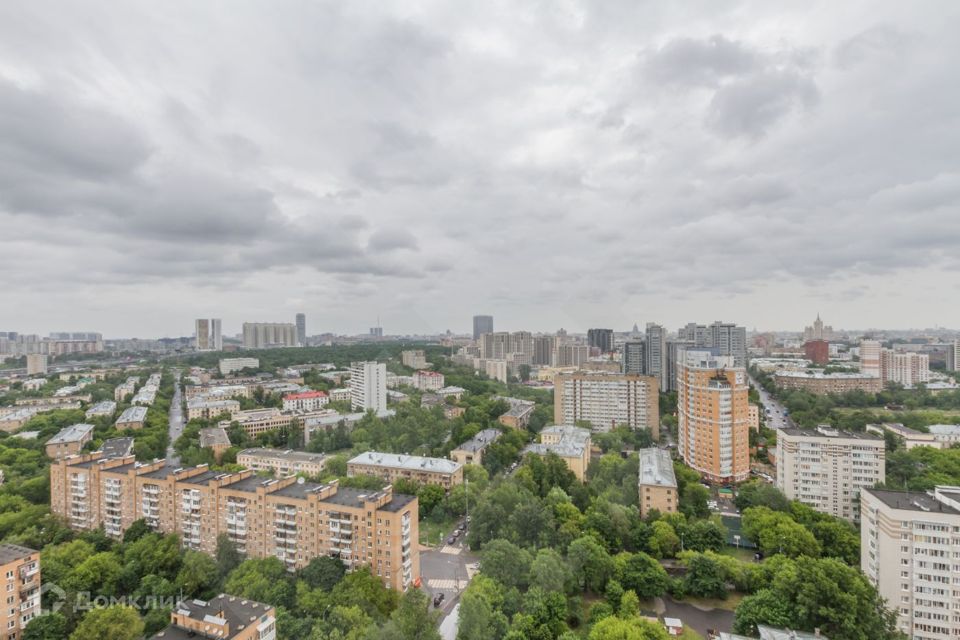 Продаётся 5-комнатная квартира, 260 м²