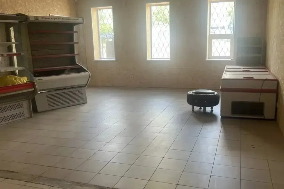Сдаётся торговое помещение, 297.8 м²
