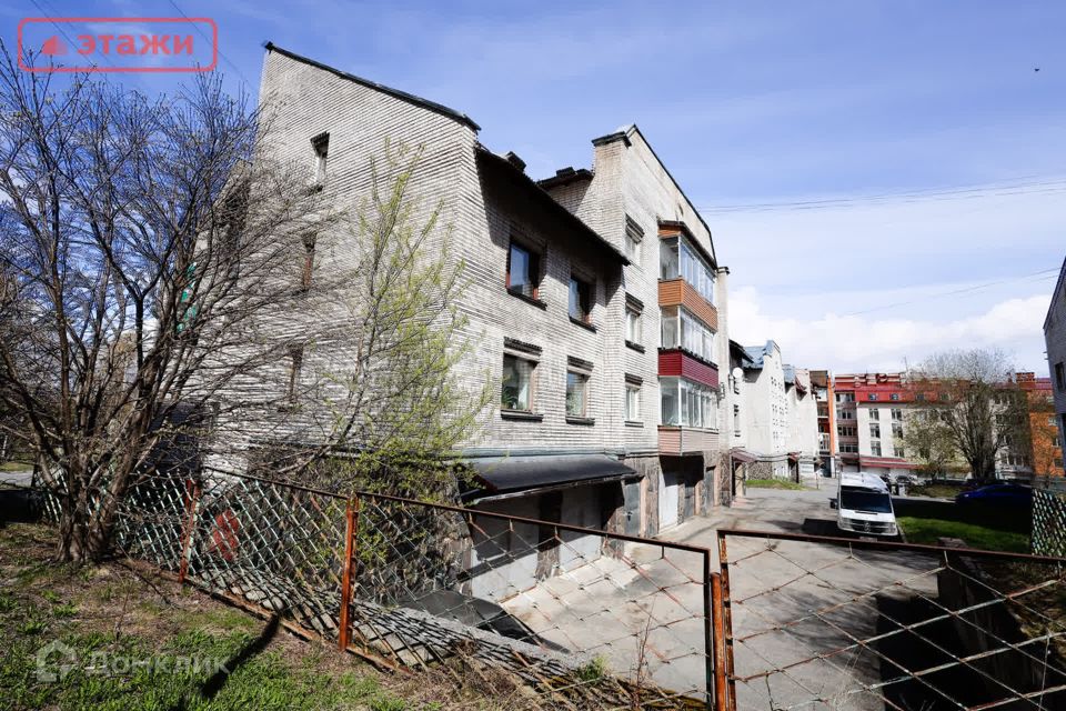 Продаётся 4-комнатная квартира, 127.8 м²