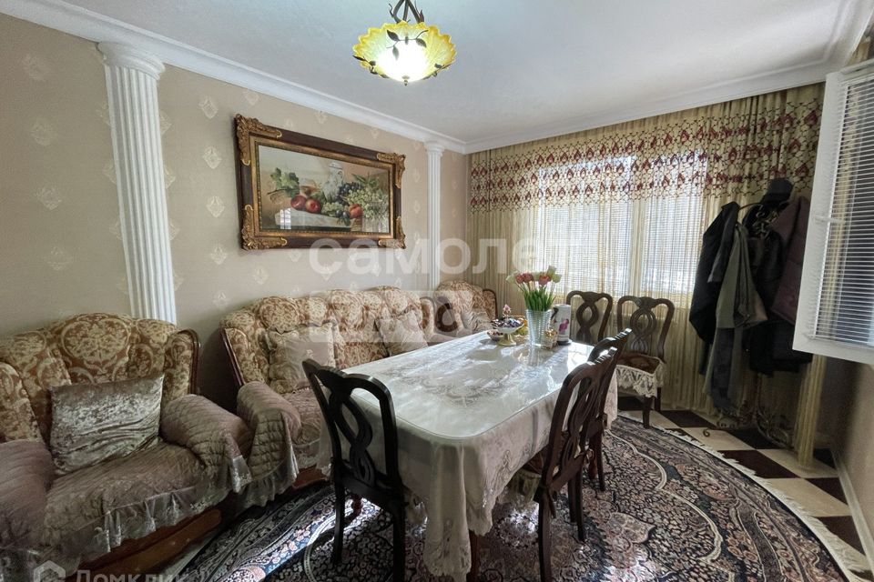 Продаётся 4-комнатная квартира, 100 м²