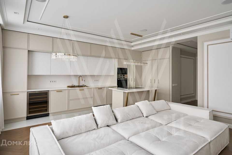 Сдаётся 4-комнатная квартира, 135 м²