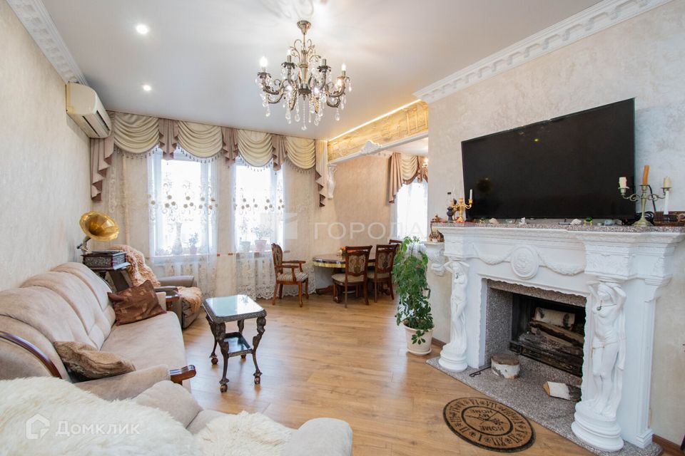Продаётся 4-комнатная квартира, 100 м²