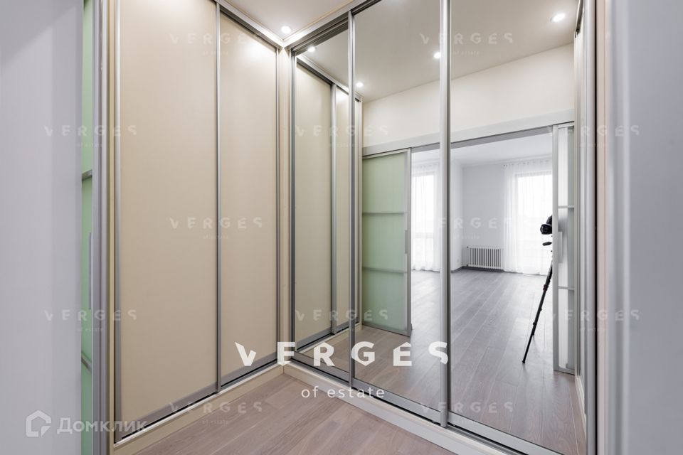 Продаётся 4-комнатная квартира, 173 м²