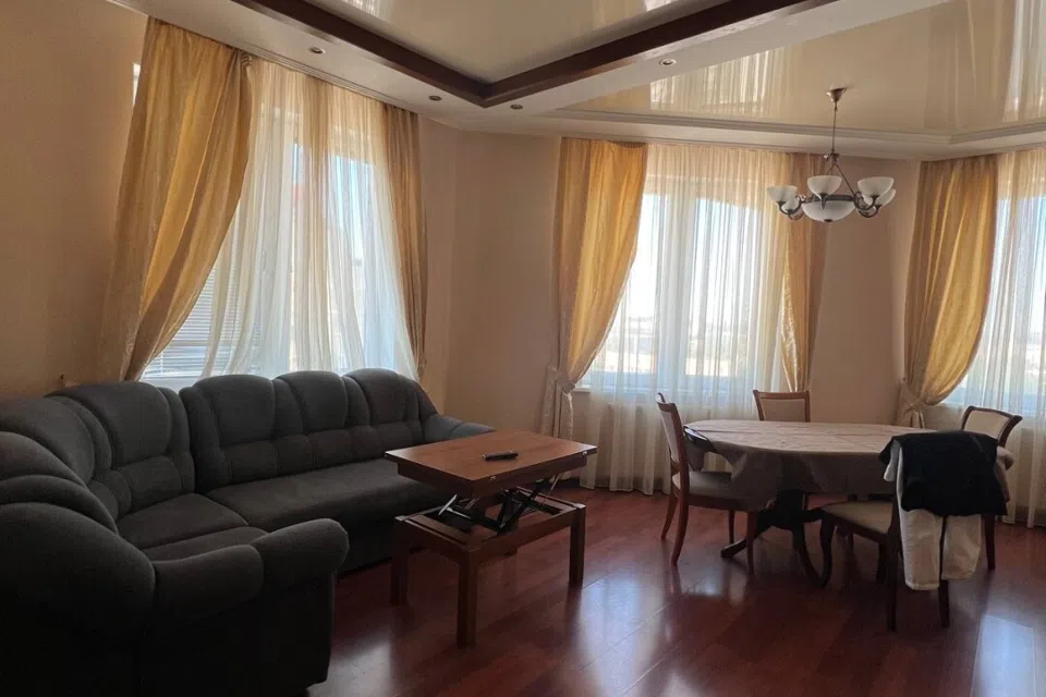 Продаётся 4-комнатная квартира, 125 м²