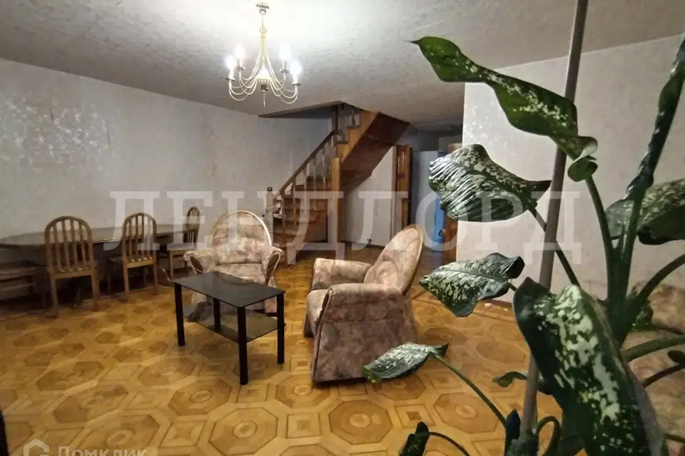 Продаётся 4-комнатная квартира, 123.7 м²
