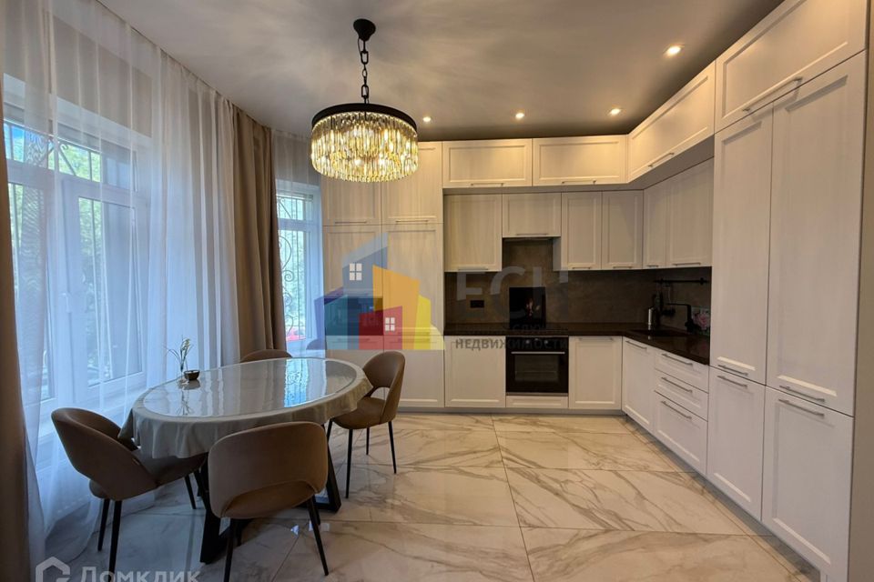 Продаётся 3-комнатная квартира, 106 м²