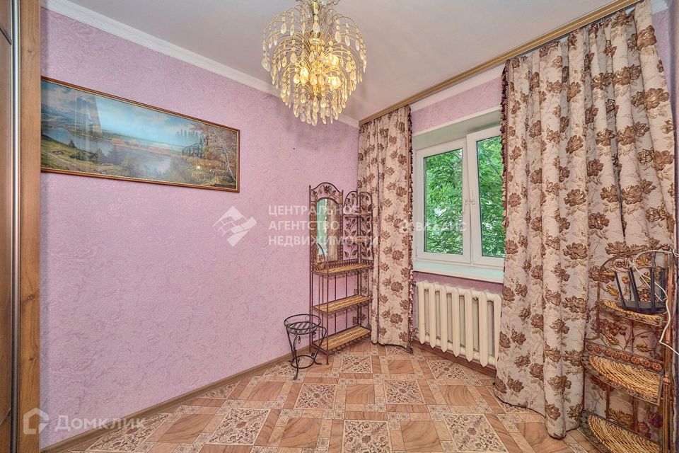 Продаётся 3-комнатная квартира, 41.8 м²