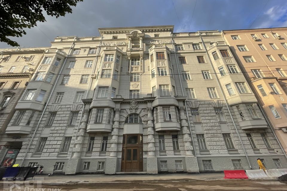 Продаётся 6-комнатная квартира, 247.7 м²