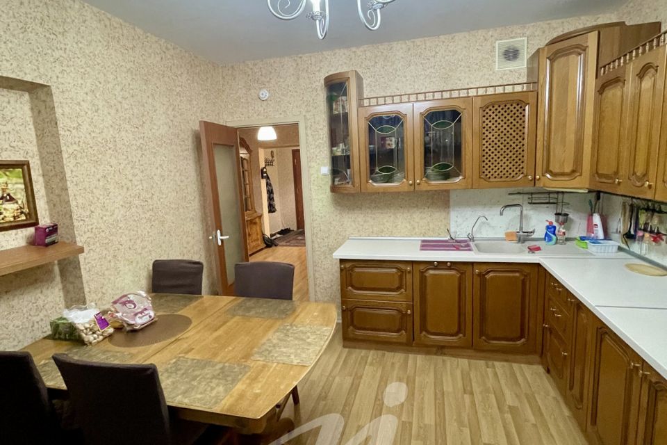 Продаётся 3-комнатная квартира, 107 м²