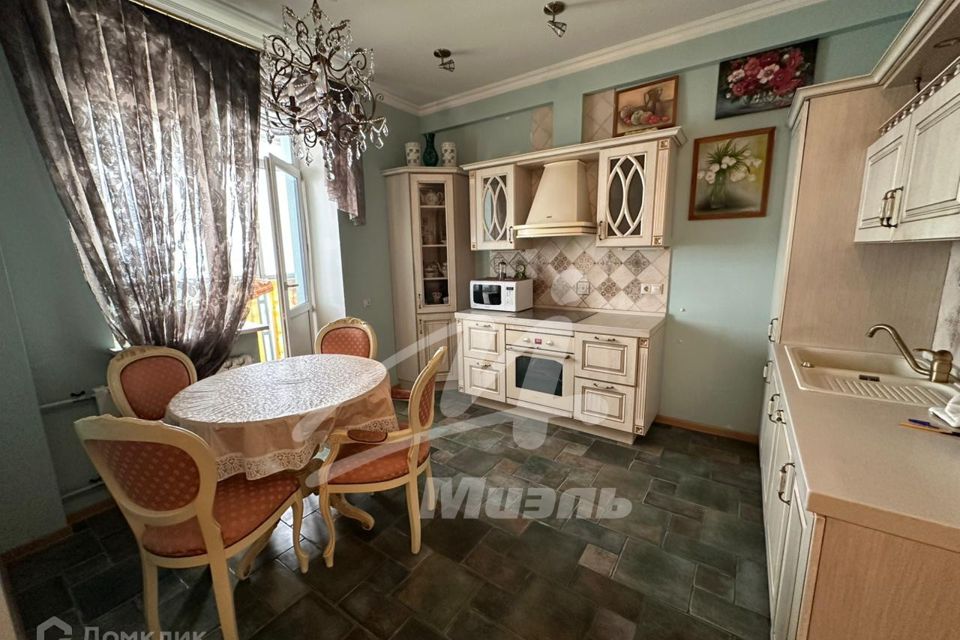 Сдаётся 2-комнатная квартира, 65 м²