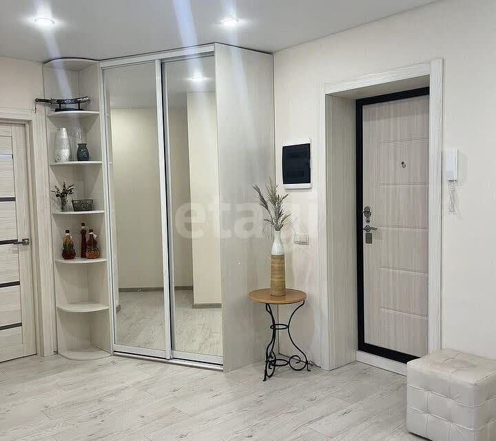 Продаётся 4-комнатная квартира, 82.7 м²