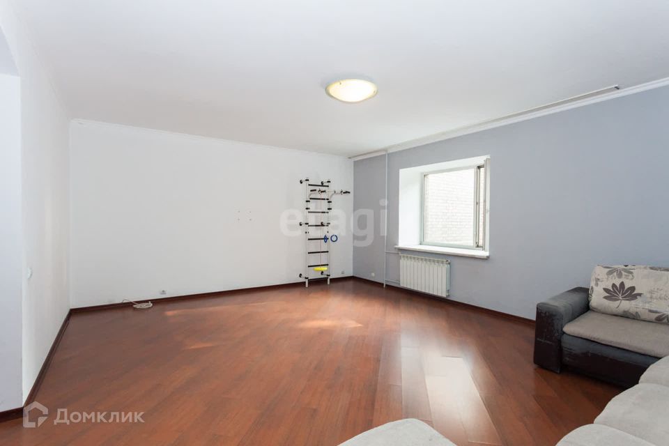 Продаётся 4-комнатная квартира, 143.4 м²