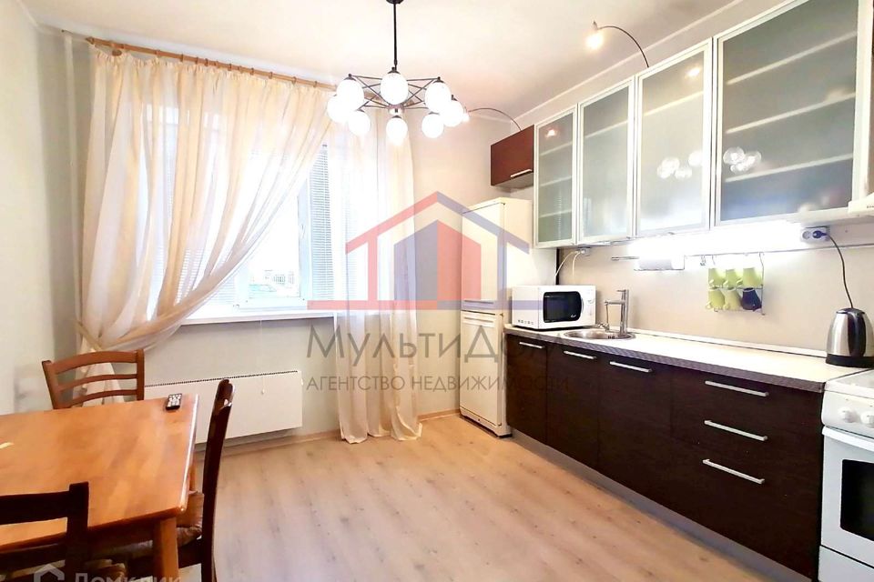 Сдаётся 3-комнатная квартира, 101 м²