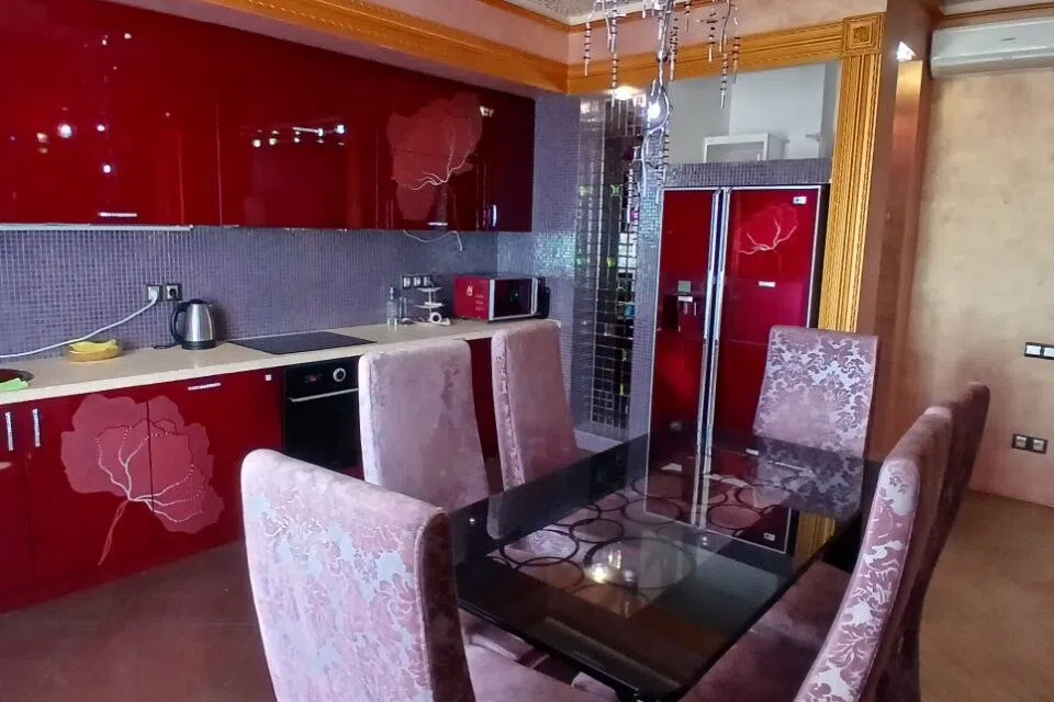 Сдаётся 2-комнатная квартира, 90 м²