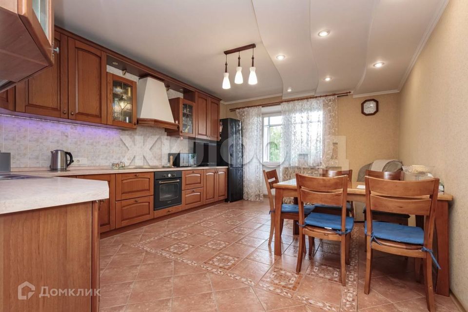 Продаётся 3-комнатная квартира, 108.3 м²