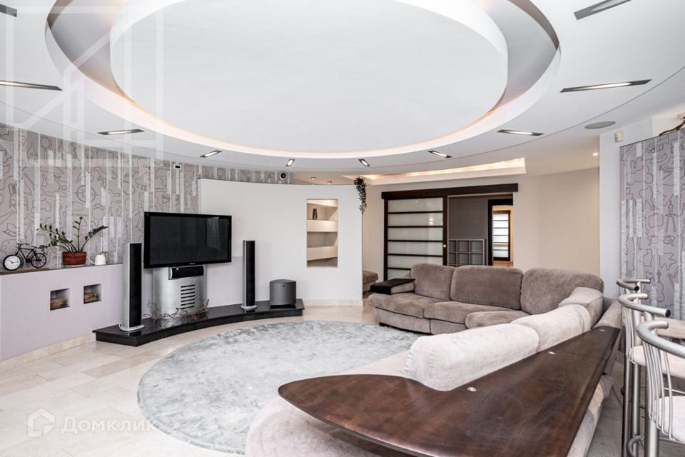 Сдаётся 5-комнатная квартира, 233 м²