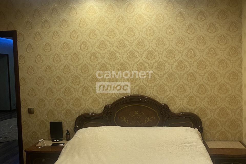 Продаётся 3-комнатная квартира, 138 м²