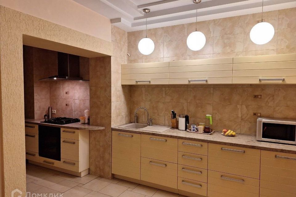 Продаётся 2-этажный дом, 259 м²