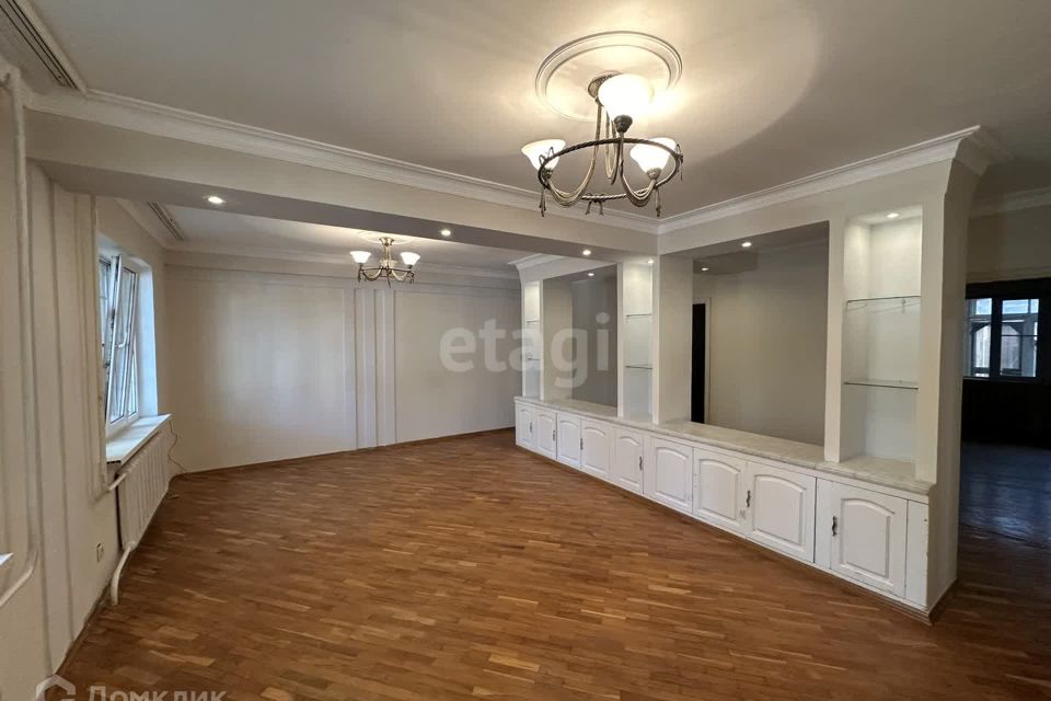 Продаётся 3-комнатная квартира, 100 м²