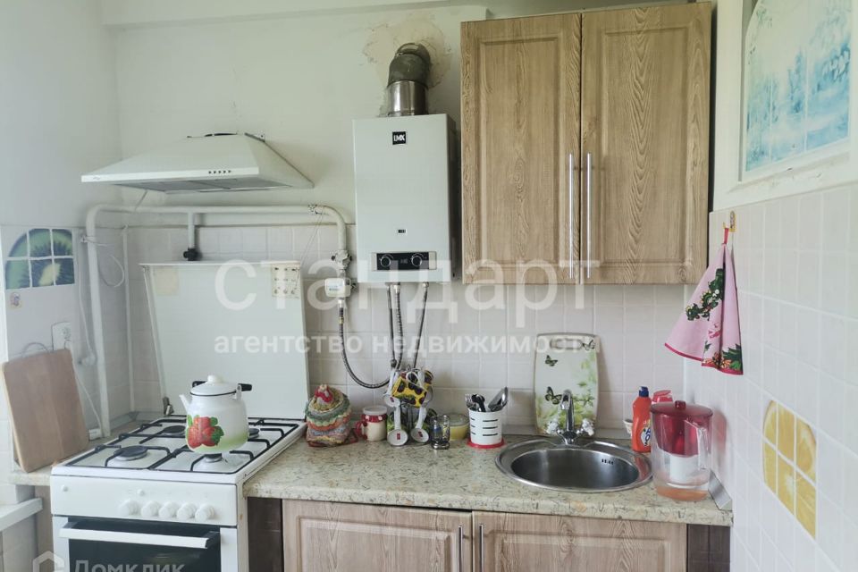 Продаётся 4-комнатная квартира, 59.8 м²