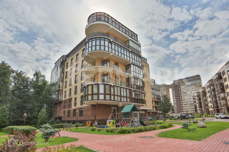 Продаётся 5-комнатная квартира, 320 м²