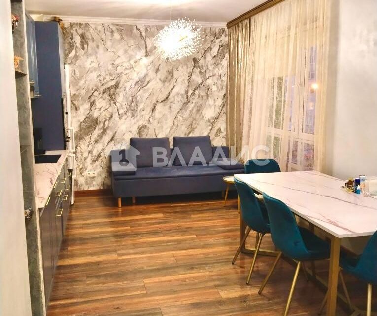 Продаётся 2-комнатная квартира, 76.4 м²