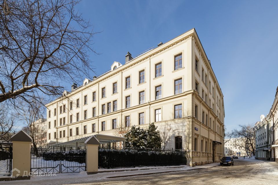 Продаётся 3-комнатная квартира, 131 м²