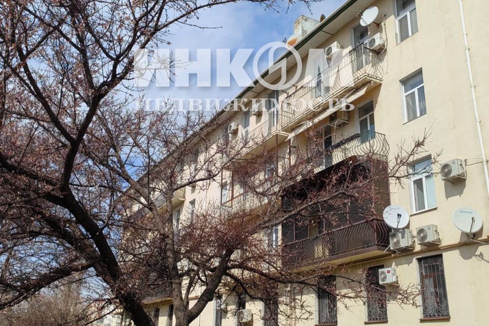 Продаётся 3-комнатная квартира, 159.2 м²