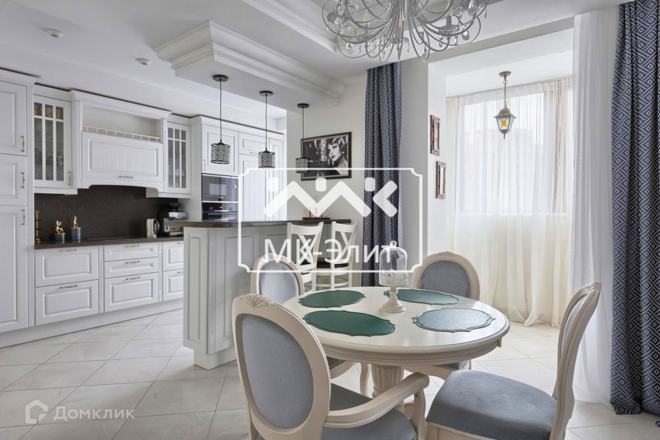Продаётся 3-комнатная квартира, 104.5 м²