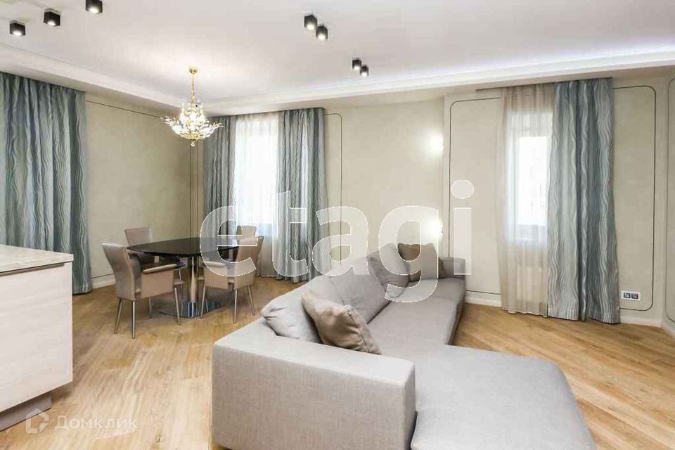 Продаётся 3-комнатная квартира, 128 м²