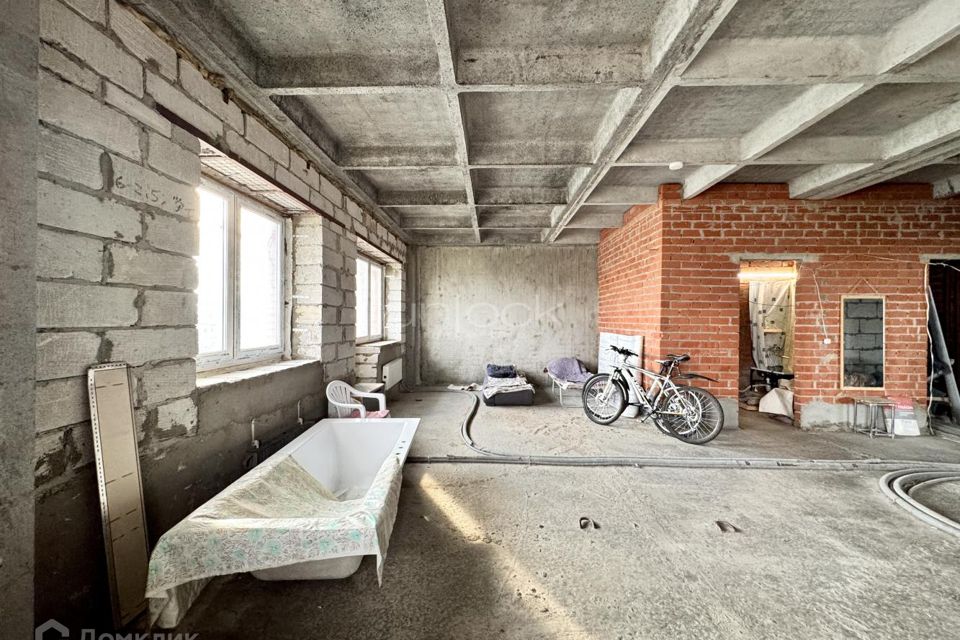 Продаётся 4-комнатная квартира, 130 м²