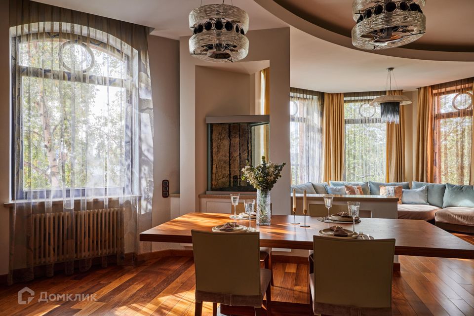Продаётся 5-комнатная квартира, 201.2 м²