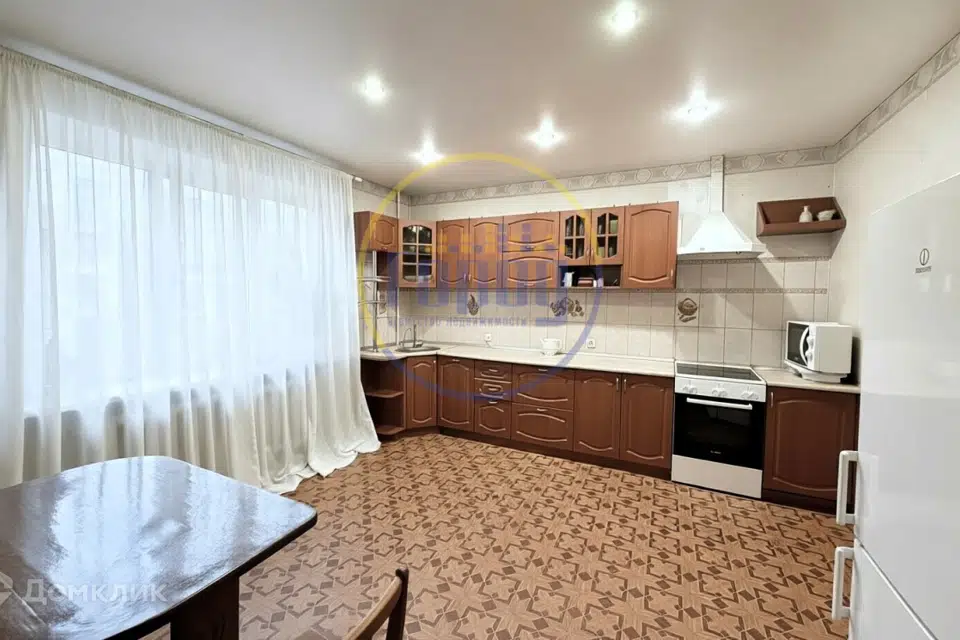 Продаётся 4-комнатная квартира, 135 м²
