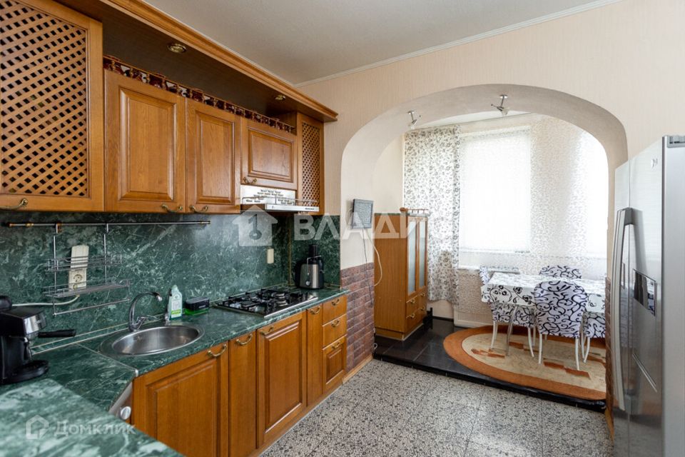 Продаётся 4-комнатная квартира, 139.8 м²