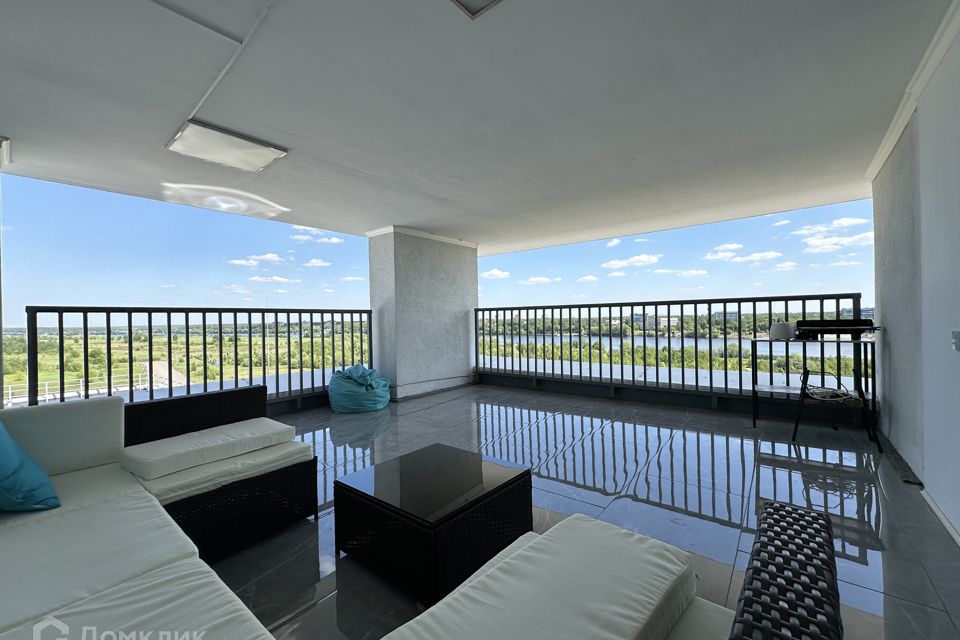 Продаётся 4-комнатная квартира, 158 м²