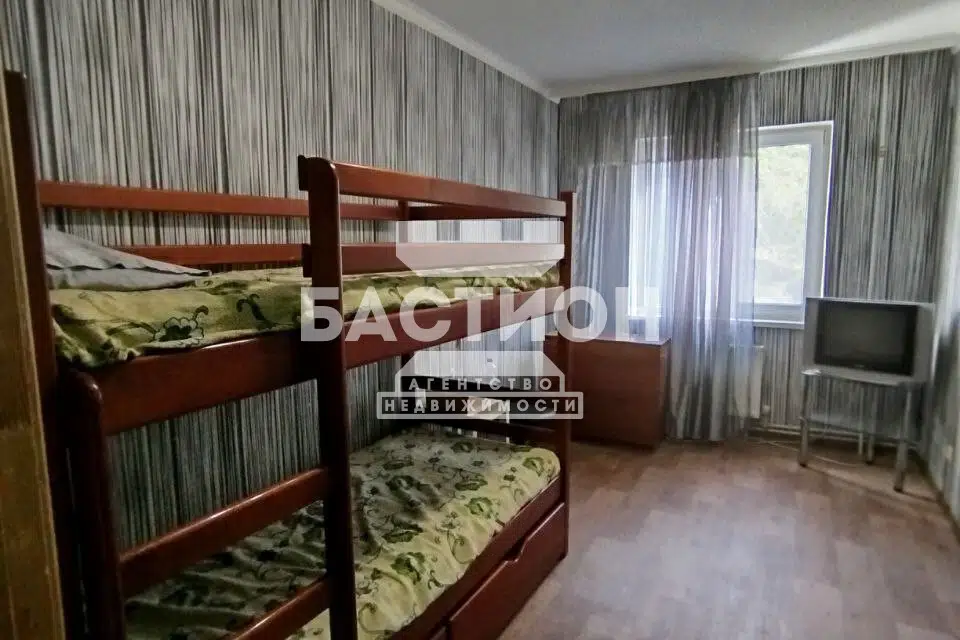 Продаётся 4-комнатная квартира, 61 м²