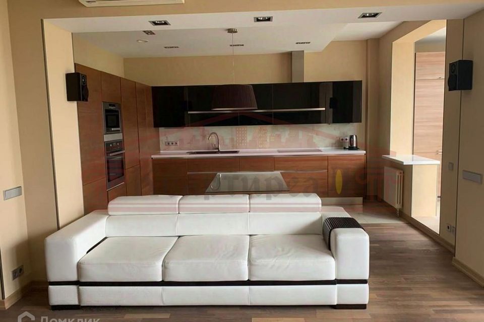 Сдаётся 4-комнатная квартира, 150 м²