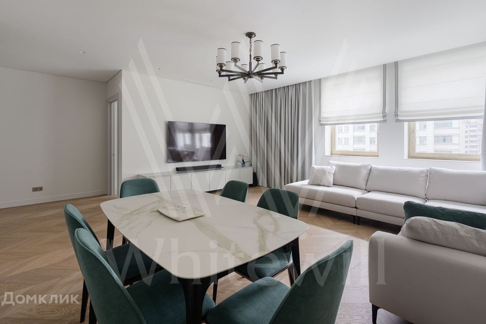 Продаётся 4-комнатная квартира, 130 м²