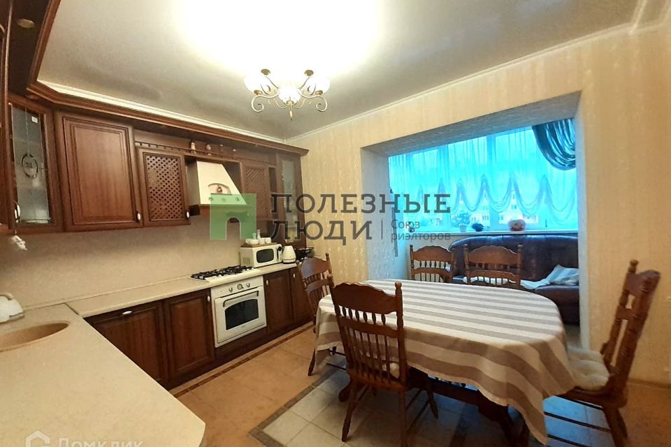 Продаётся 3-комнатная квартира, 111 м²